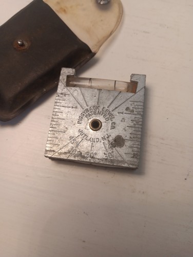 Rare magnetic piggyback level - rare,